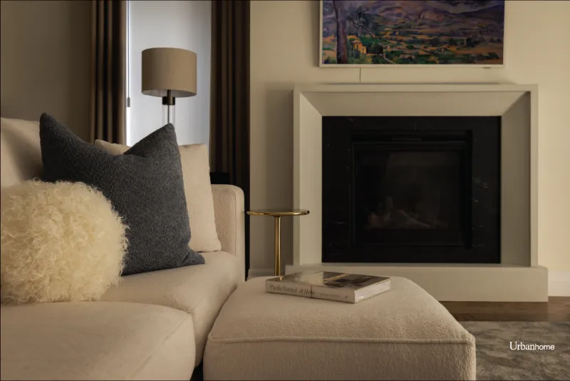 Timeless Modern Living Room with Neutral Palette